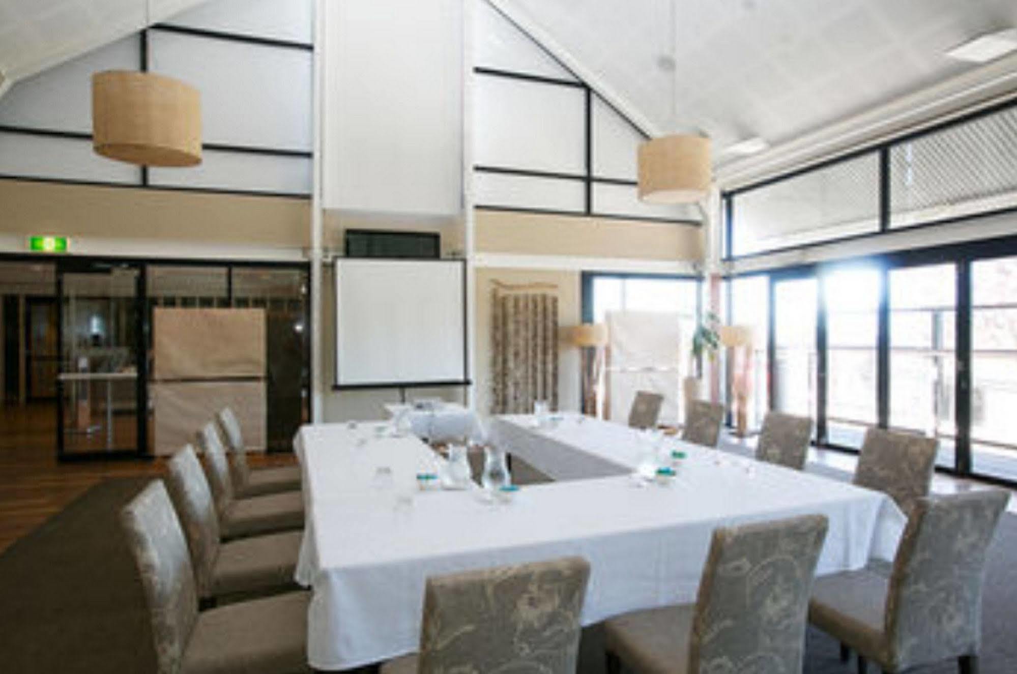 Caves Coastal Bar & Bungalows Caves Beach Ngoại thất bức ảnh